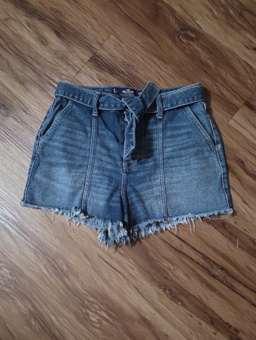 Hollister High-Waist Tie-Belt Denim Shorts – Medium Blue